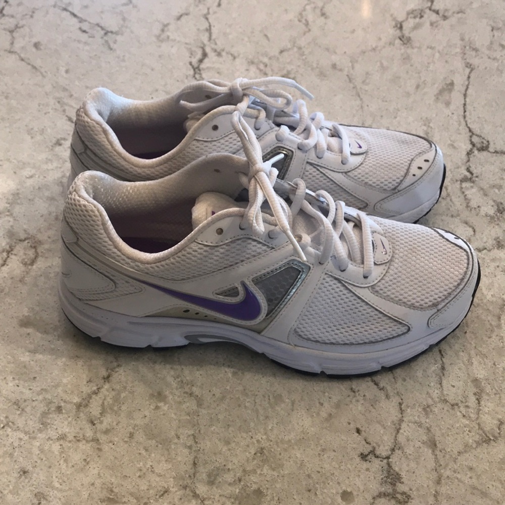 Nike Women’s Dart Sneakers Sz 8.5